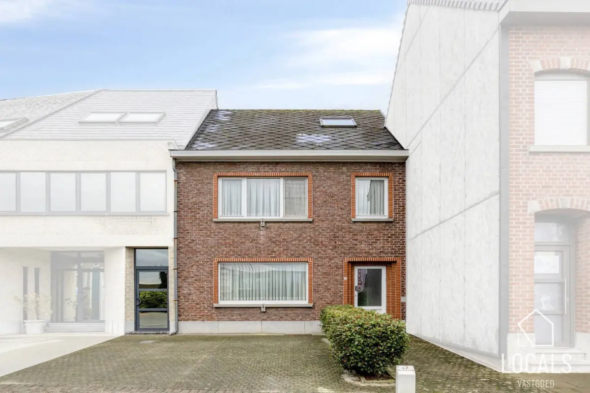 Huis te  koop in Haaltert 9450 299000.00€ 4 slaapkamers 271.00m² - Zoekertje 663640