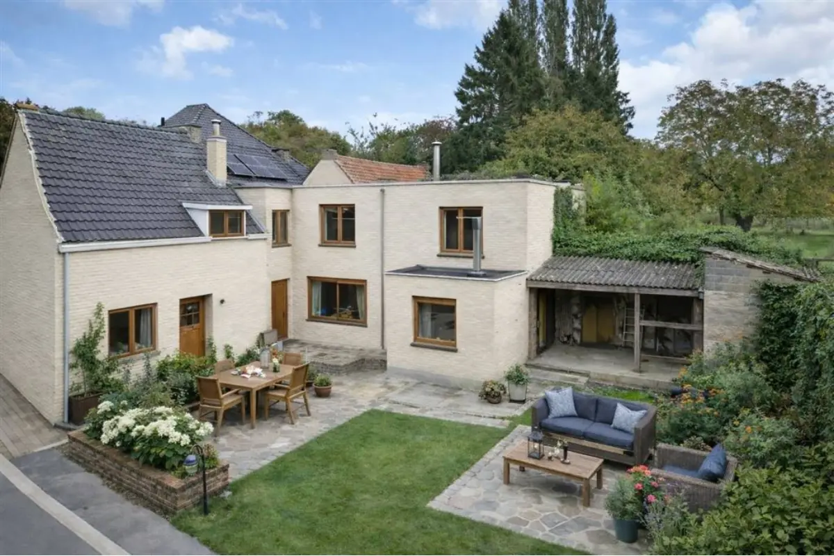 Huis te  koop in Mere 9420 199000.00€ 4 slaapkamers 248.00m² - Zoekertje 664724