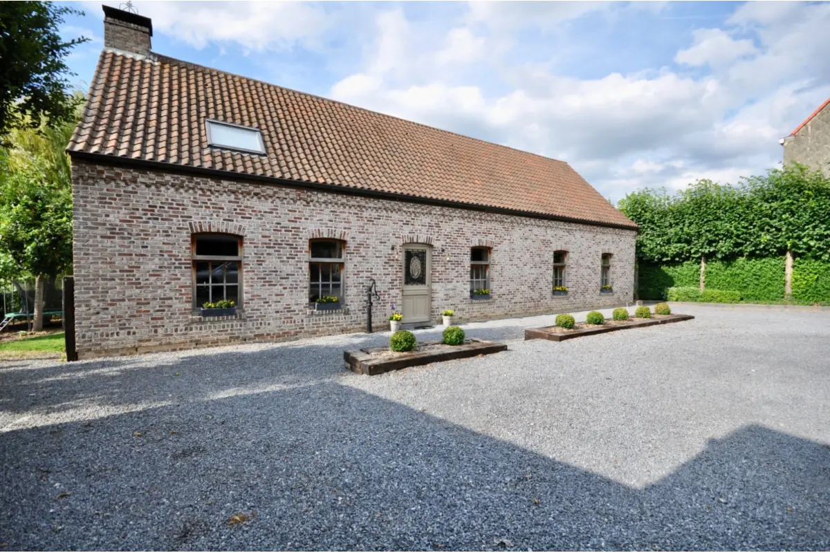 Huis te  huur in Kluisbergen 9690 1100.00€ 4 slaapkamers 248.00m² - Zoekertje 666937