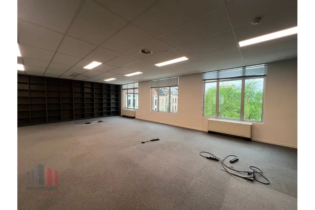 Handelszaak te  huur in Gentbrugge 9050 8388.00€  slaapkamers 521.00m² - Zoekertje 667883