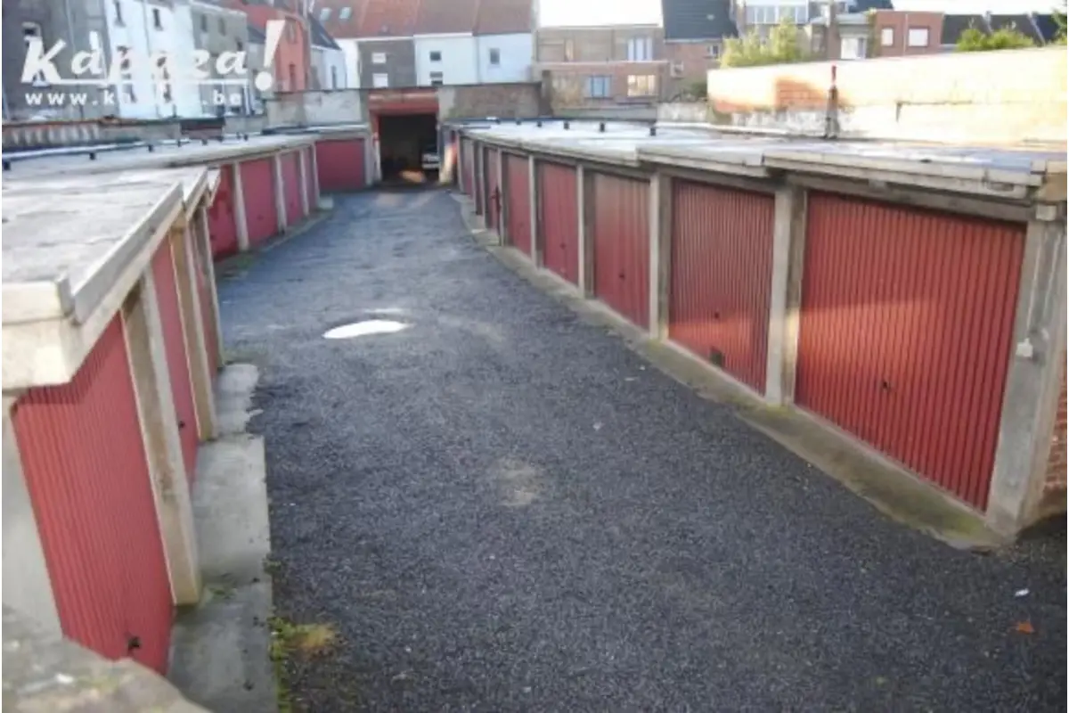 Parking & garage te  koop in Sint-Amandsberg 9040 28000.00€  slaapkamers m² - Zoekertje 668535