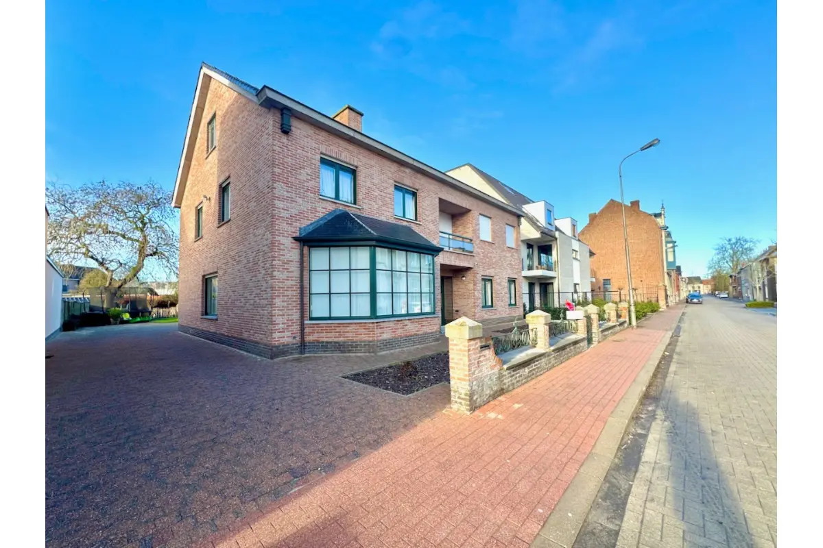 Huis te  koop in Assenede 9960 660000.00€ 6 slaapkamers 555.00m² - Zoekertje 668774