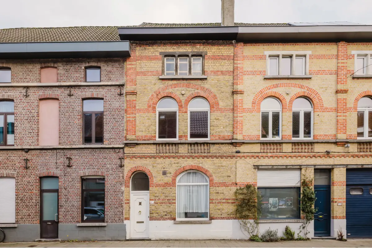 Huis te  koop in Sint-Amandsberg 9040 310000.00€ 4 slaapkamers m² - Zoekertje 669277