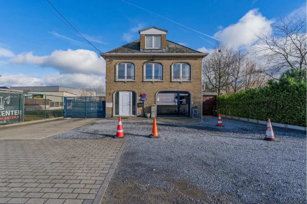 Handelszaak te  koop in Lede 9340 399000.00€  slaapkamers 327.00m² - Zoekertje 672265
