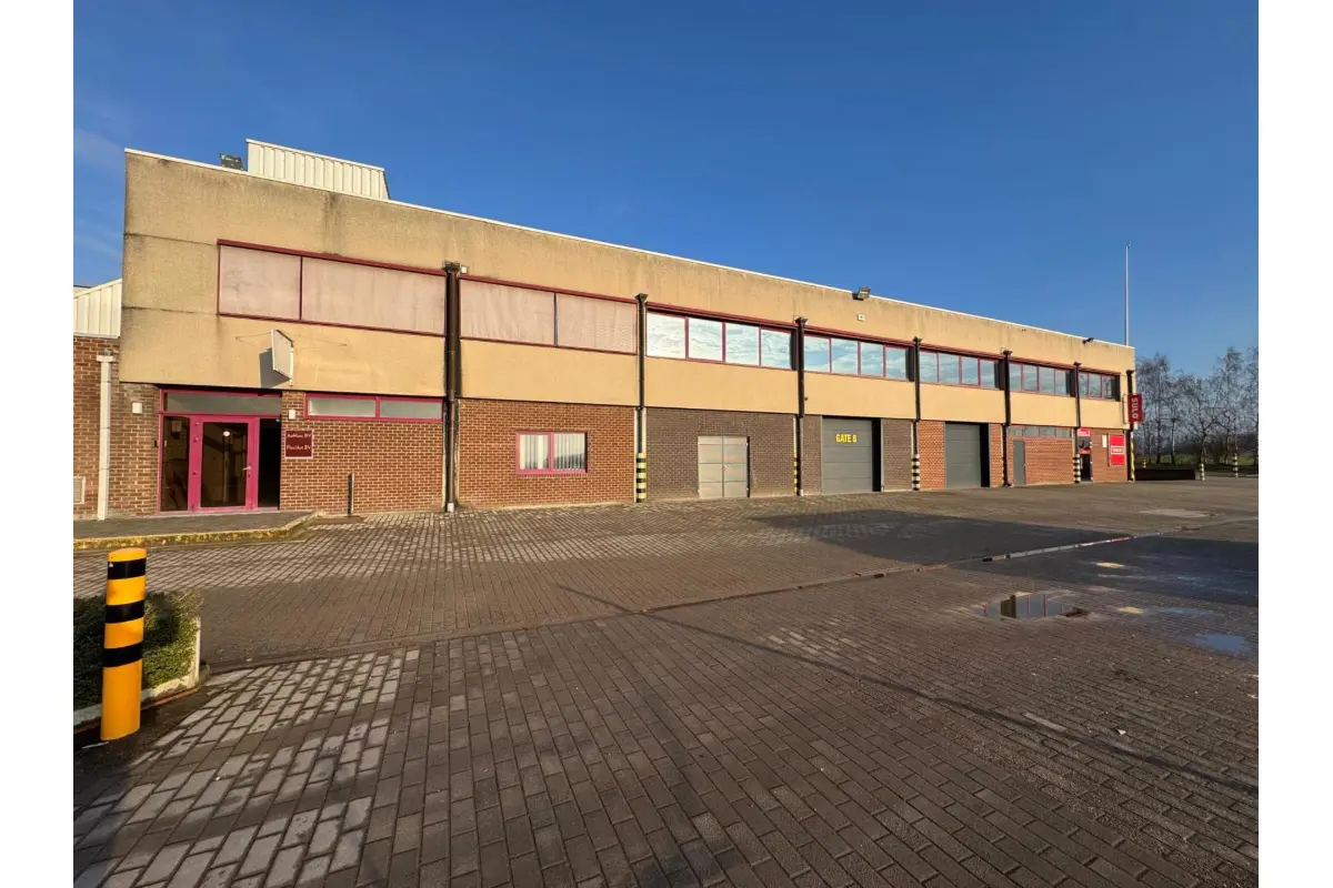 Handelszaak te  huur in Ninove 9400 2200.00€  slaapkamers 500.00m² - Zoekertje 672535