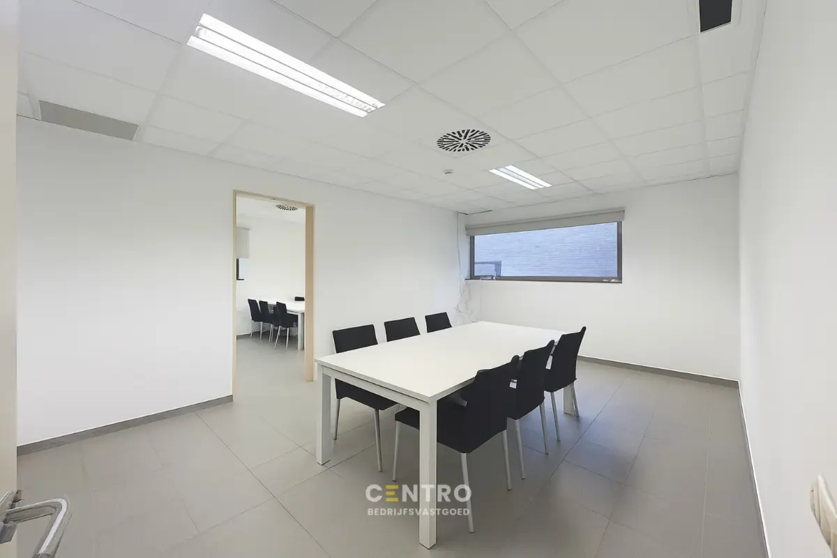 Handelszaak te  huur in Knesselare 9910 330.00€  slaapkamers 21.00m² - Zoekertje 672636