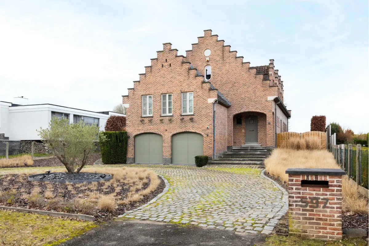 Huis te  koop in Denderleeuw 9470 880000.00€ 6 slaapkamers 342.00m² - Zoekertje 673416