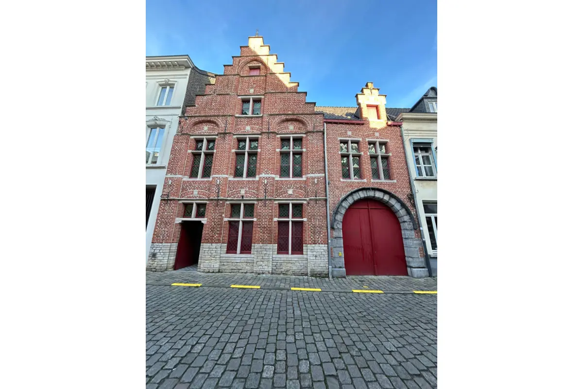 Handelszaak te  koop in Gent 9000 2200000.00€  slaapkamers m² - Zoekertje 673699