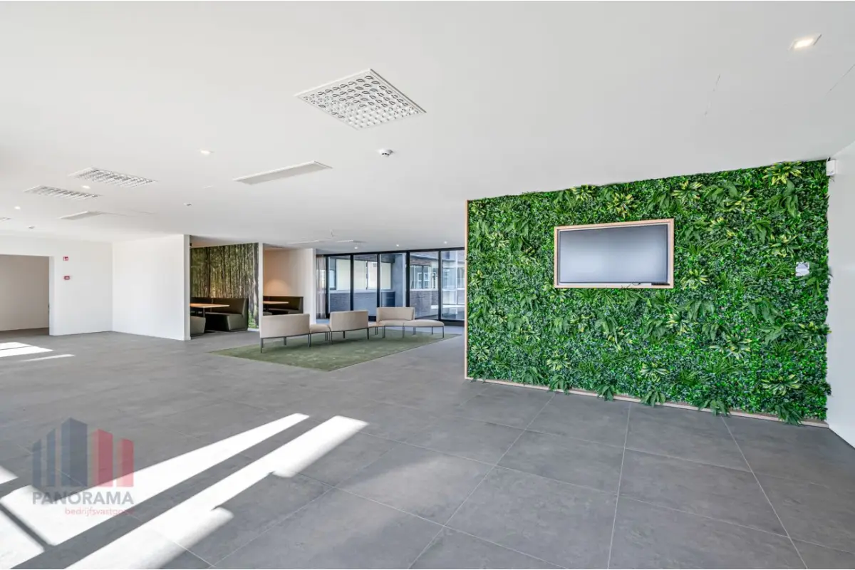 Handelszaak te  huur in Merelbeke 9820 2558.00€  slaapkamers 198.00m² - Zoekertje 675945