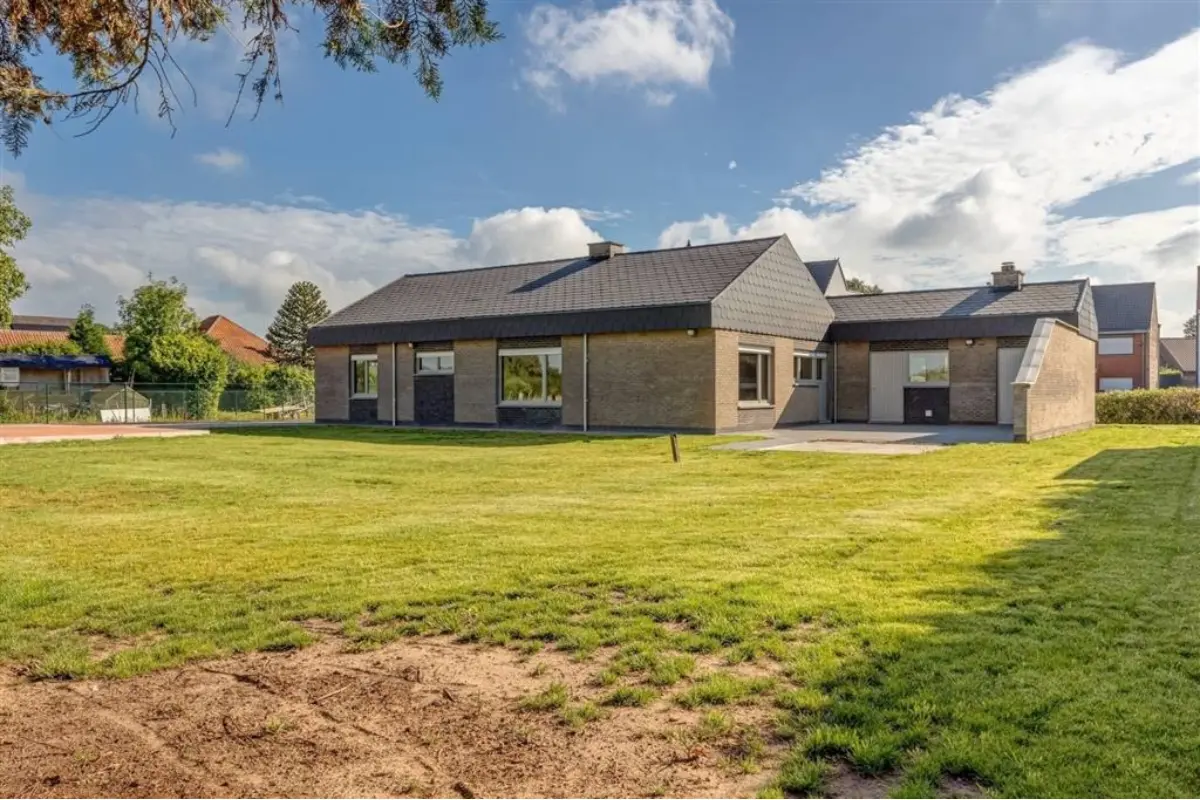 Bungalow te  koop in Waasmunster 9250 519000.00€ 3 slaapkamers 237.00m² - Zoekertje 677233