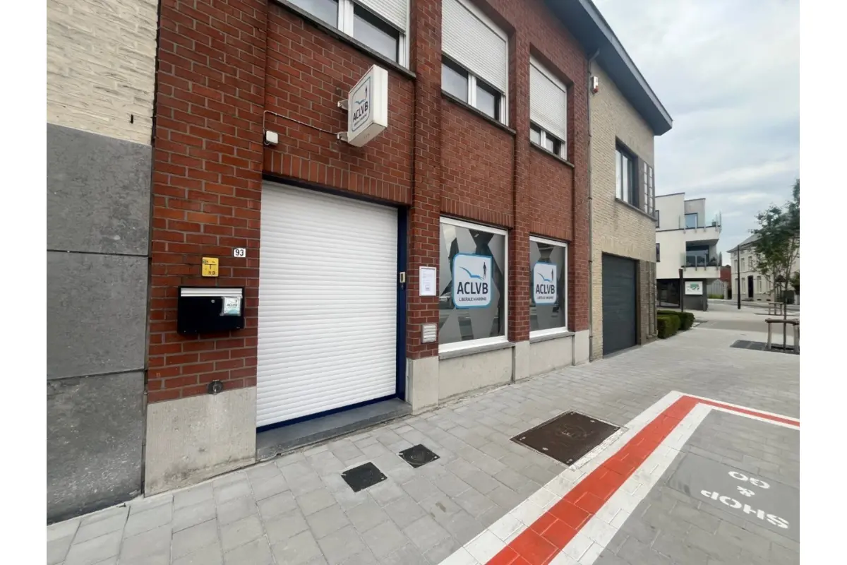 Handelszaak te  huur in Gavere 9890 775.00€  slaapkamers m² - Zoekertje 677577