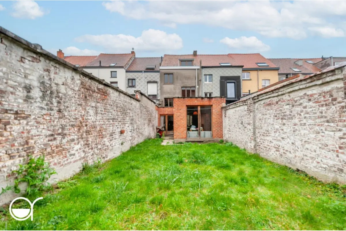 Huis te  koop in Sint-Amandsberg 9040 345000.00€ 3 slaapkamers m² - Zoekertje 679059