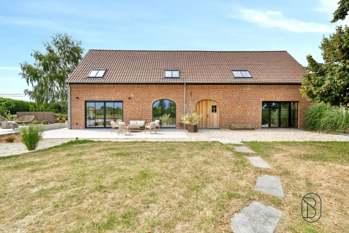 Huis te  in Frasnes-lez-Anvaing 7910 599000.00€ 3 slaapkamers 300.00m² - Zoekertje 682155