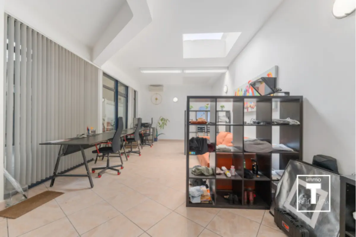 Handelszaak te  koop in Ledeberg 9050 120000.00€  slaapkamers 44.00m² - Zoekertje 681339