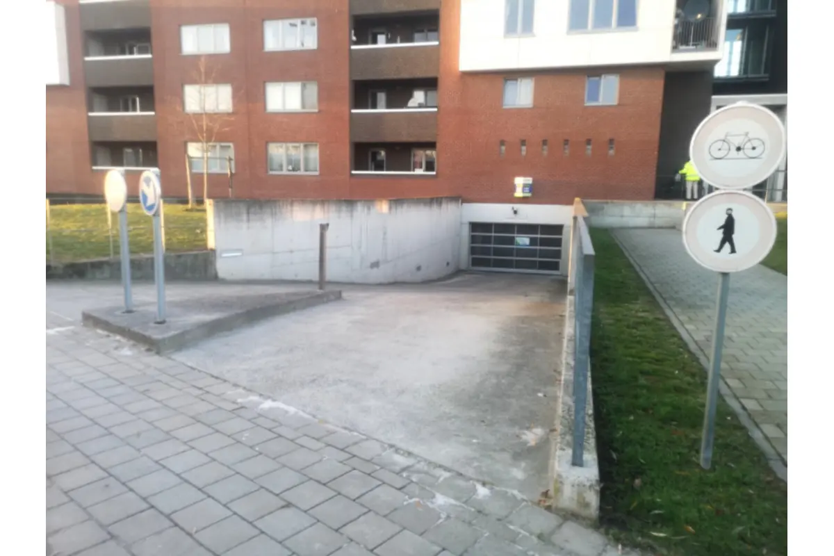 Parking te  huur in Gent 9000 56.00€  slaapkamers m² - Zoekertje 681685