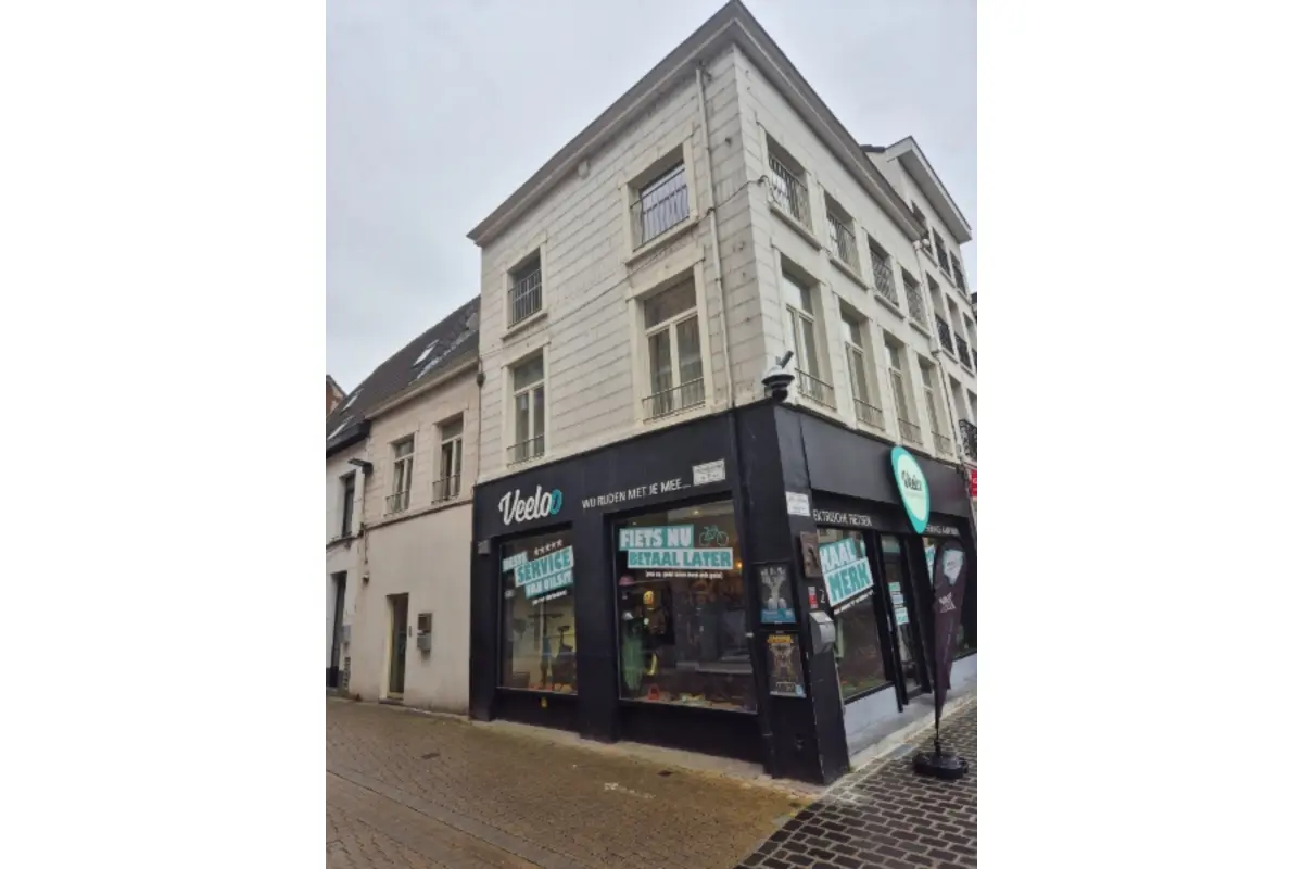 Handelszaak te  huur in Aalst 9300 1250.00€  slaapkamers m² - Zoekertje 682829