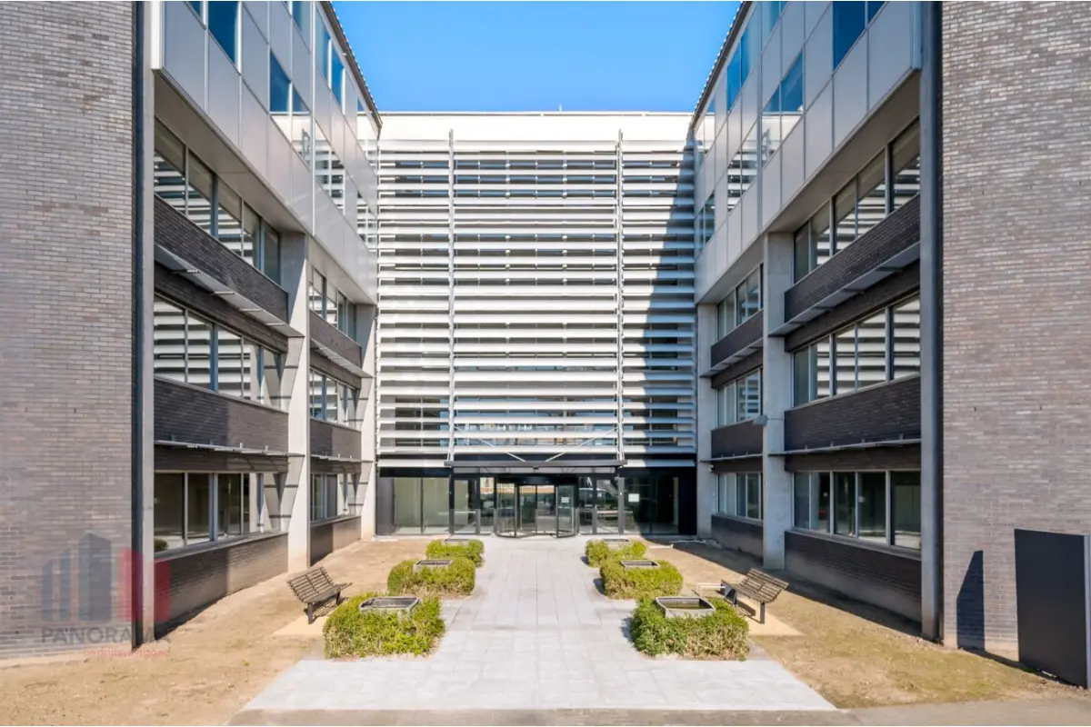 Handelszaak te  huur in Merelbeke 9820 8925.00€  slaapkamers 691.00m² - Zoekertje 682663