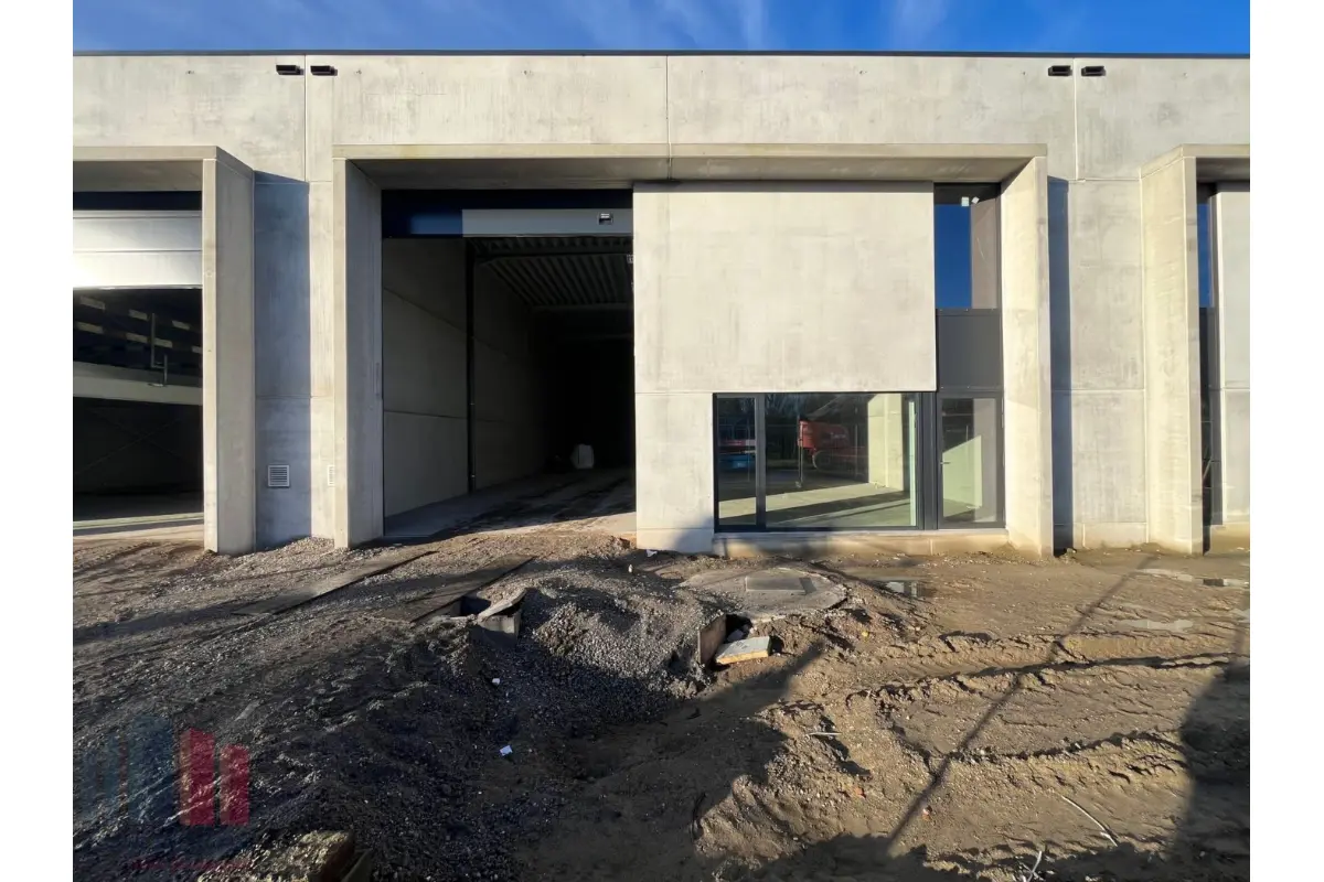 Handelszaak te  huur in Aalst 9300 2000.00€  slaapkamers 300.00m² - Zoekertje 682754