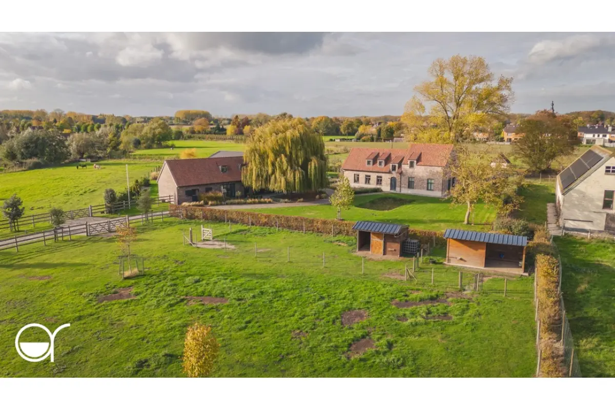 Bungalow te  koop in Hansbeke 9850 1750000.00€ 4 slaapkamers 272.00m² - Zoekertje 683863