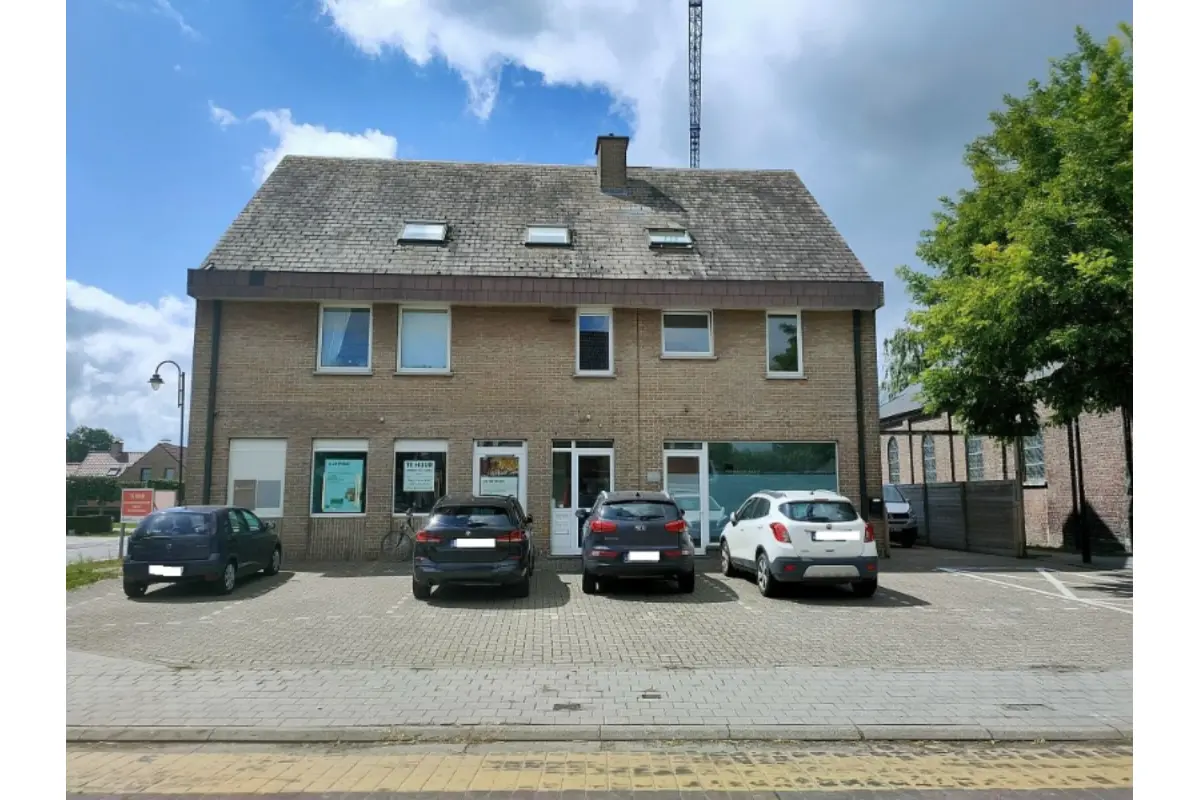 Appartement te  huur in Sint-Jan-in-Eremo 9982 775.00€ 2 slaapkamers m² - Zoekertje 684641