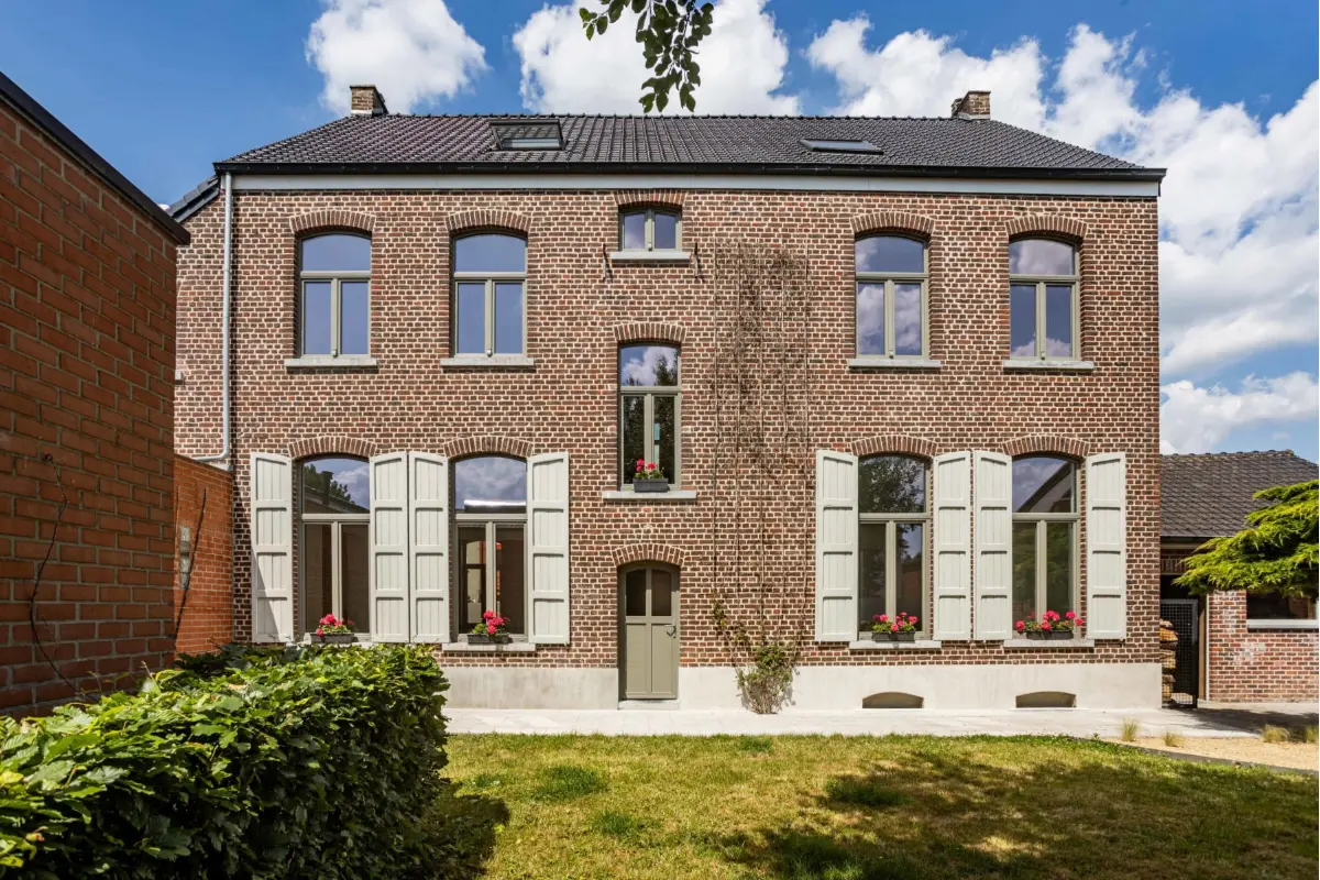Huis te  koop in Erembodegem 9320 645000.00€ 7 slaapkamers 393.00m² - Zoekertje 684930