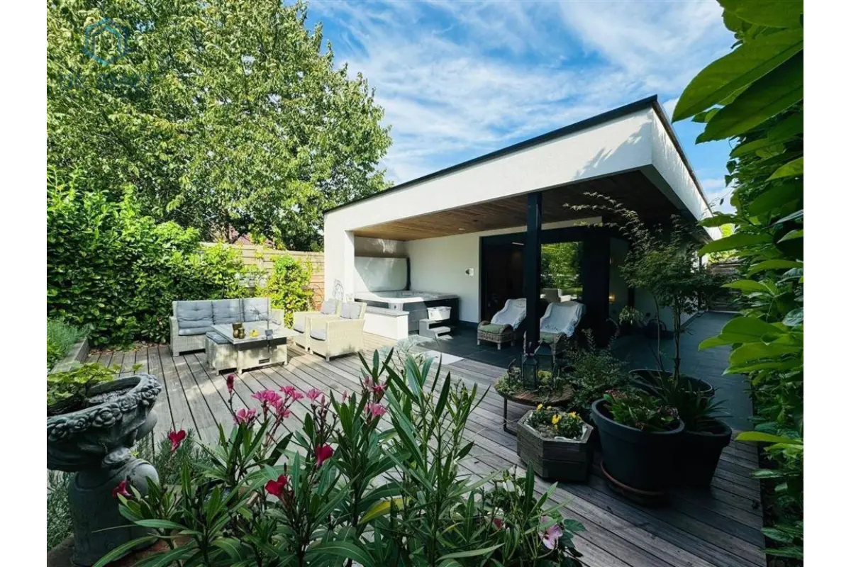 Handelszaak te  koop in Geraardsbergen 9500 595000.00€ 4 slaapkamers 380.00m² - Zoekertje 685758