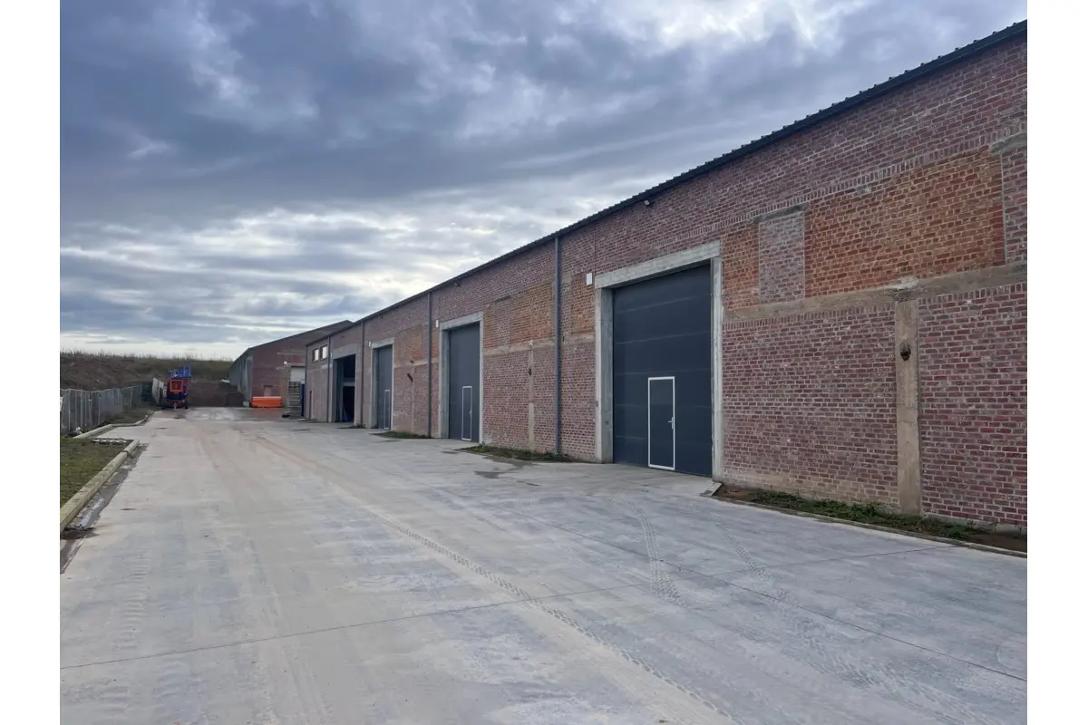 Handelszaak te  huur in Zwalm 9630 1250.00€  slaapkamers m² - Zoekertje 687447