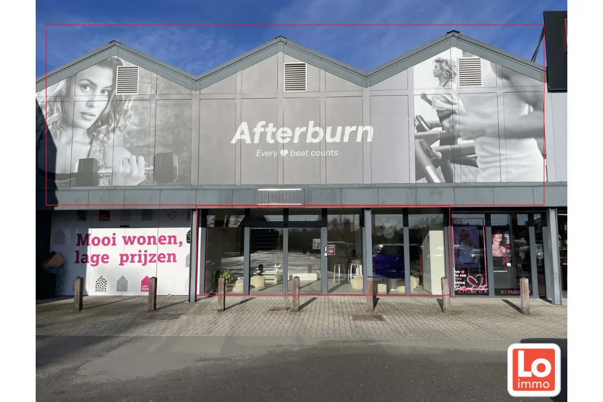 Handelszaak te  huur in Lochristi 9080 2600.00€  slaapkamers m² - Zoekertje 687403