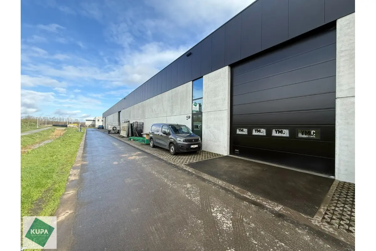 Handelszaak te  huur in Lokeren 9160 1395.00€  slaapkamers 265.00m² - Zoekertje 689963