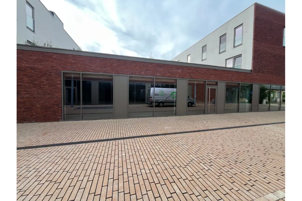 Handelszaak te  huur in Hamme 9220 1200.00€  slaapkamers 162.00m² - Zoekertje 692522