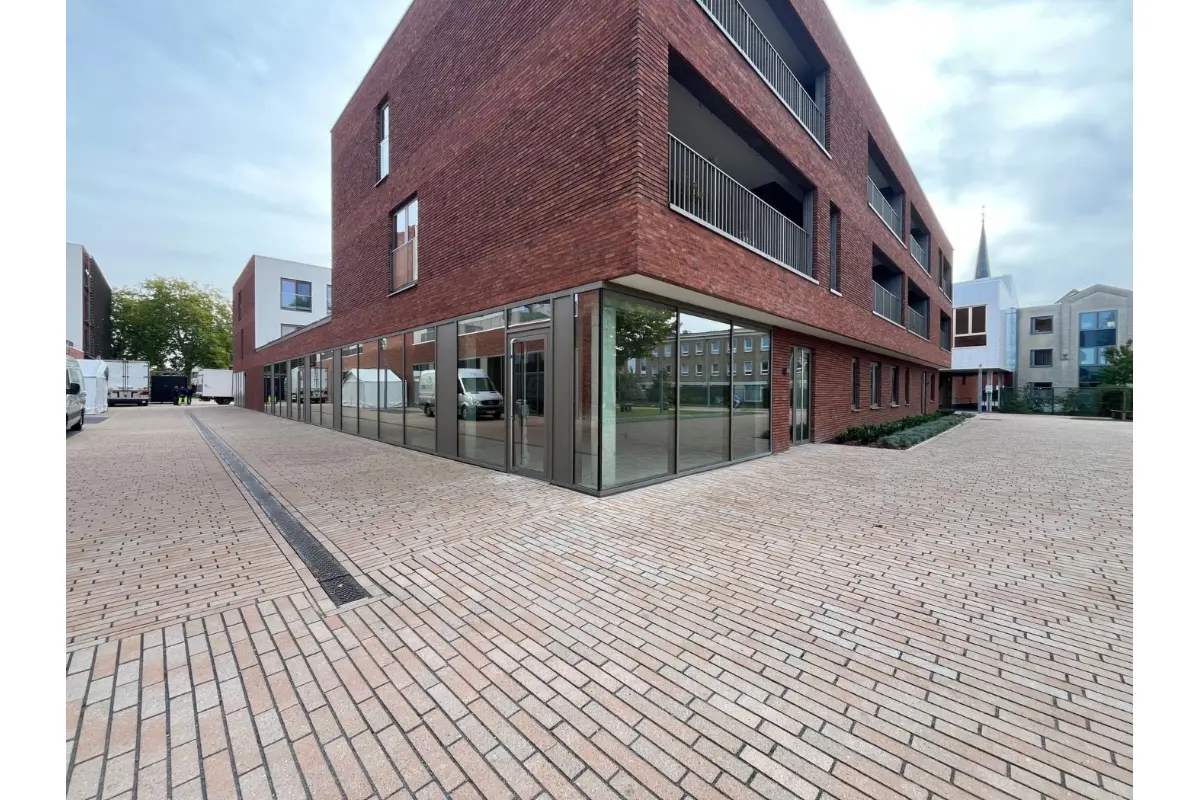 Handelszaak te  huur in Hamme 9220 700.00€  slaapkamers 82.00m² - Zoekertje 692521