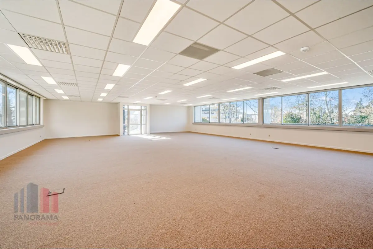 Handelszaak te  huur in Merelbeke 9820 2558.00€  slaapkamers 198.00m² - Zoekertje 693667