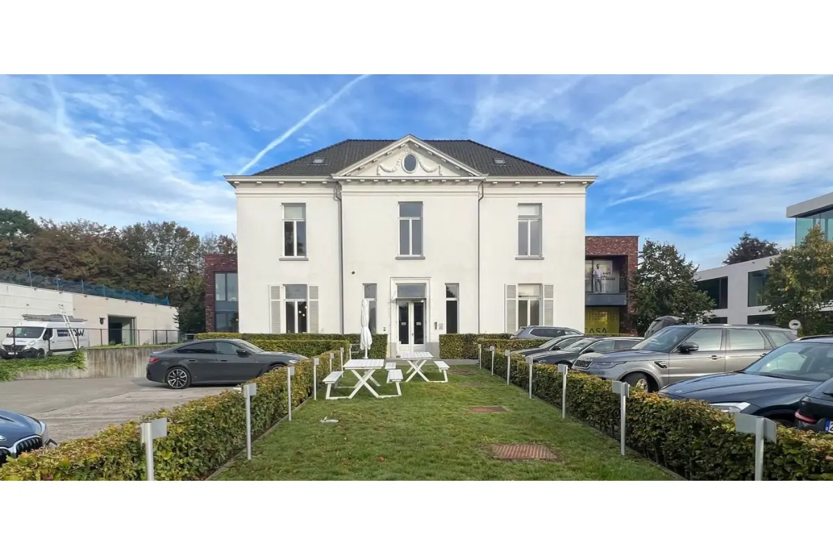 Handelszaak te  huur in Sint-Martens-Latem 9830 850.00€  slaapkamers m² - Zoekertje 693663