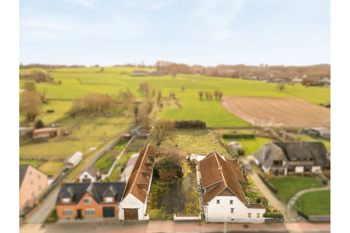 Bungalow te  koop in Parike 9661 325000.00€ 5 slaapkamers 400.00m² - Zoekertje 694268