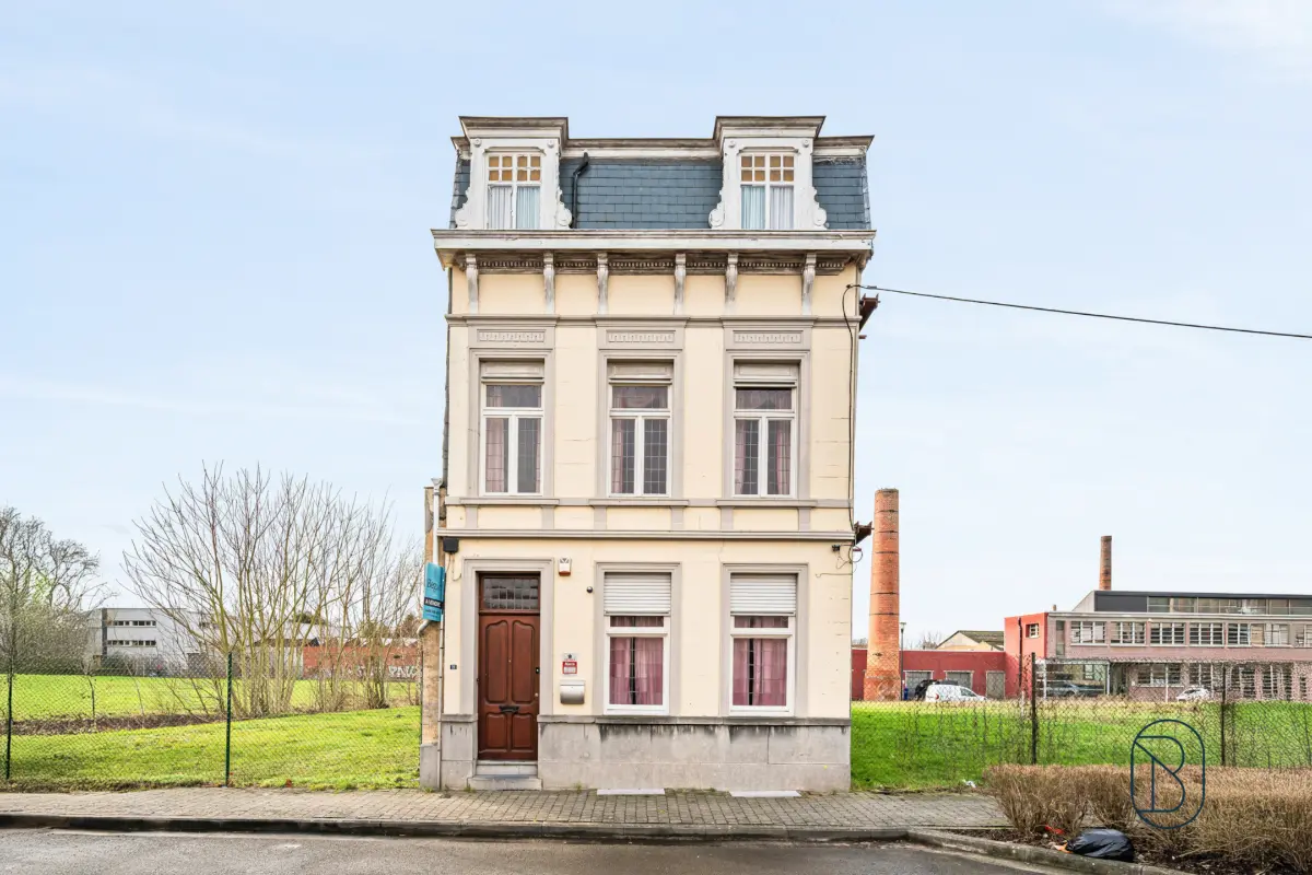 Huis te  koop in Ronse 9600 135000.00€ 4 slaapkamers 200.00m² - Zoekertje 693883