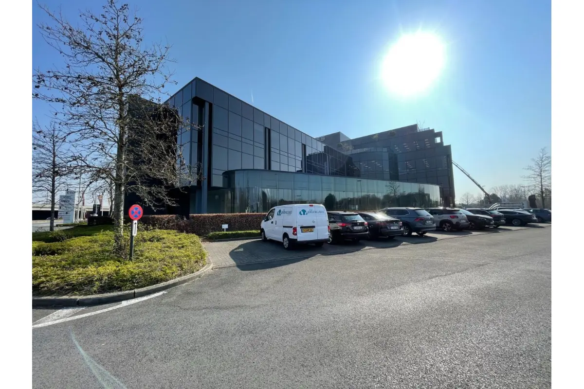 Handelszaak te  huur in Sint-Denijs-Westrem 9051 6150.00€  slaapkamers 492.00m² - Zoekertje 693750