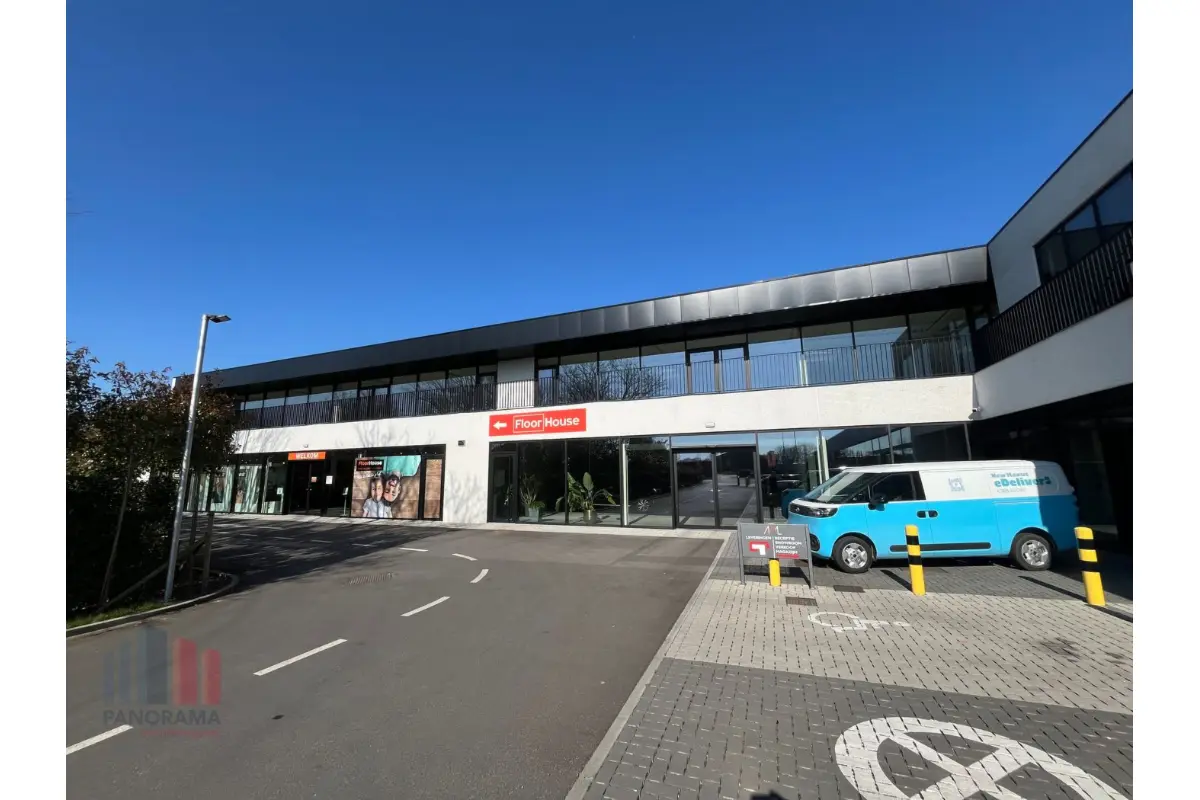 Handelszaak te  huur in Lochristi 9080 17600.00€  slaapkamers 1536.00m² - Zoekertje 693691