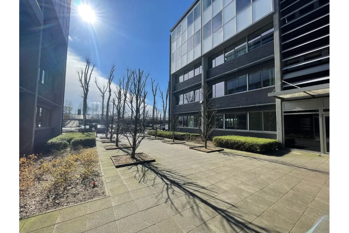 Handelszaak te  huur in Merelbeke 9820 20369.00€  slaapkamers 1577.00m² - Zoekertje 693668