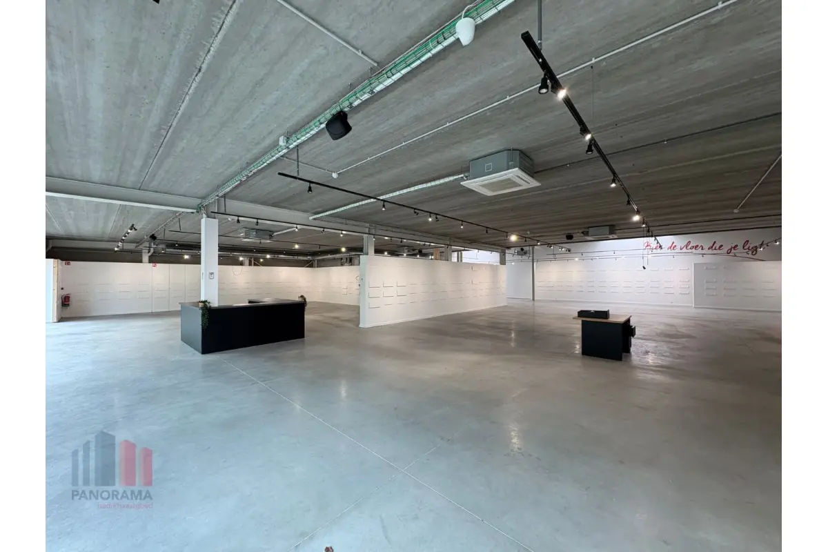 Handelszaak te  huur in Lochristi 9080 8800.00€  slaapkamers 768.00m² - Zoekertje 693679