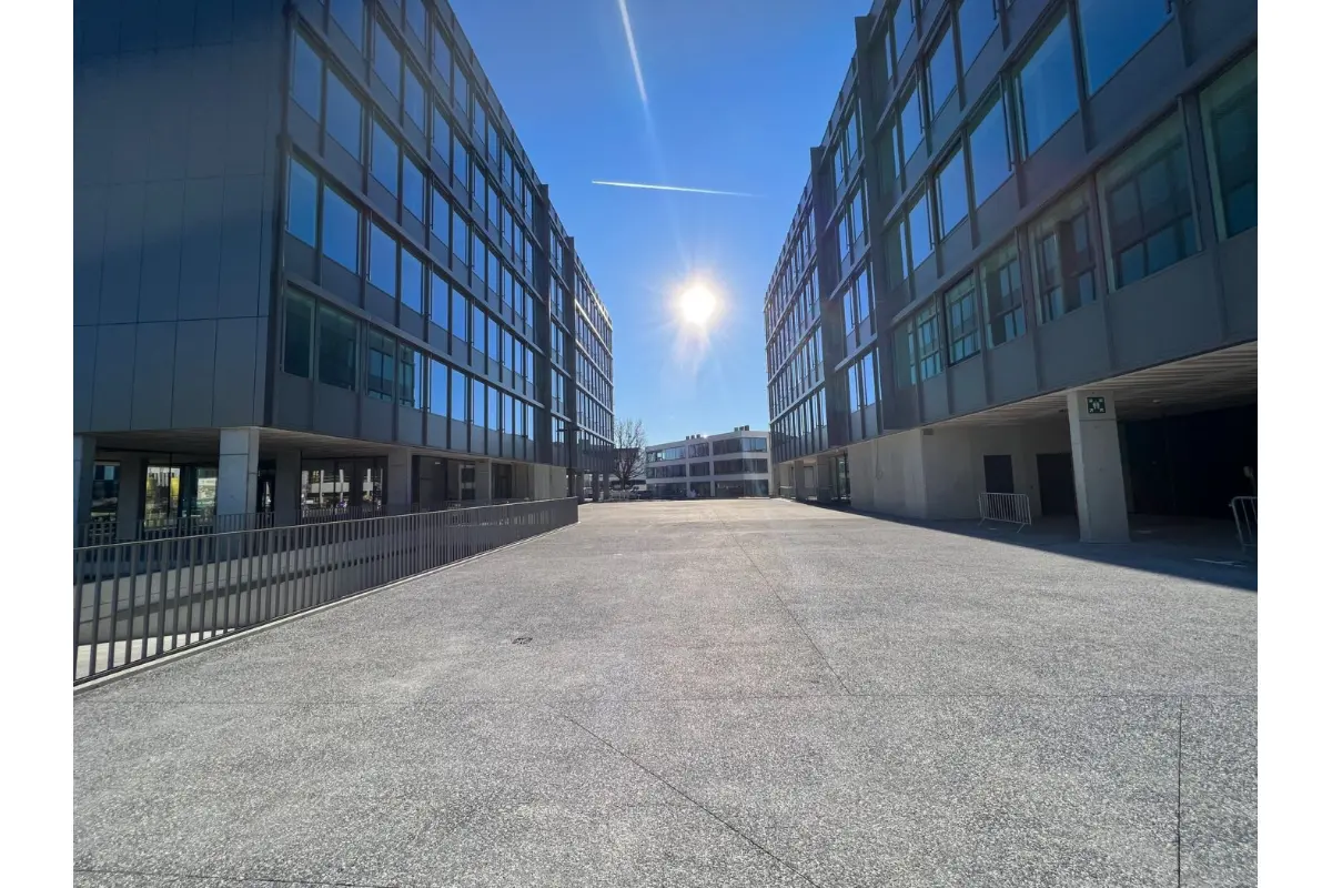 Handelszaak te  huur in Sint-Denijs-Westrem 9051 25000.00€  slaapkamers 2000.00m² - Zoekertje 693732