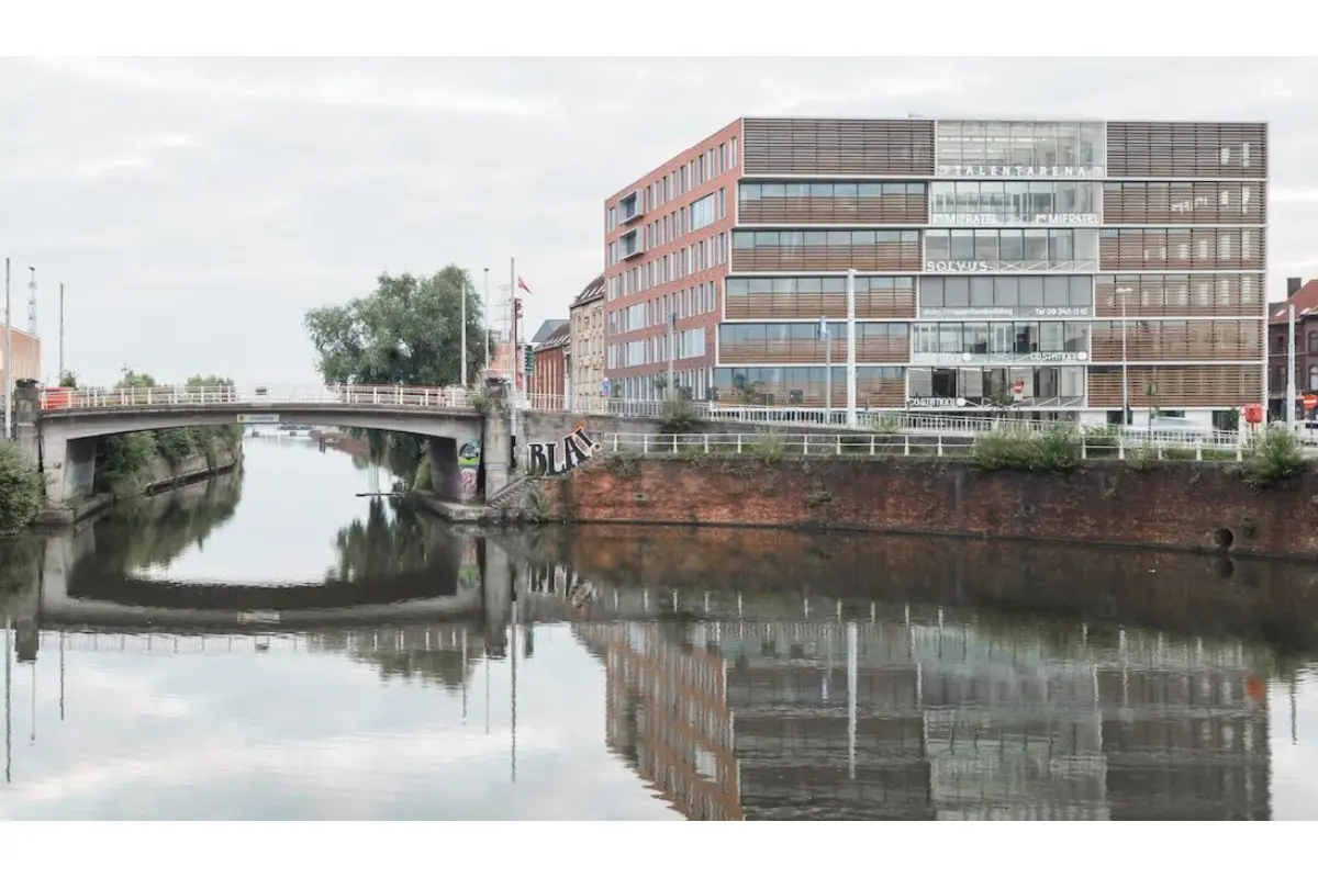 Handelszaak te  huur in Gent 9000 1595.00€  slaapkamers 24.00m² - Zoekertje 693718