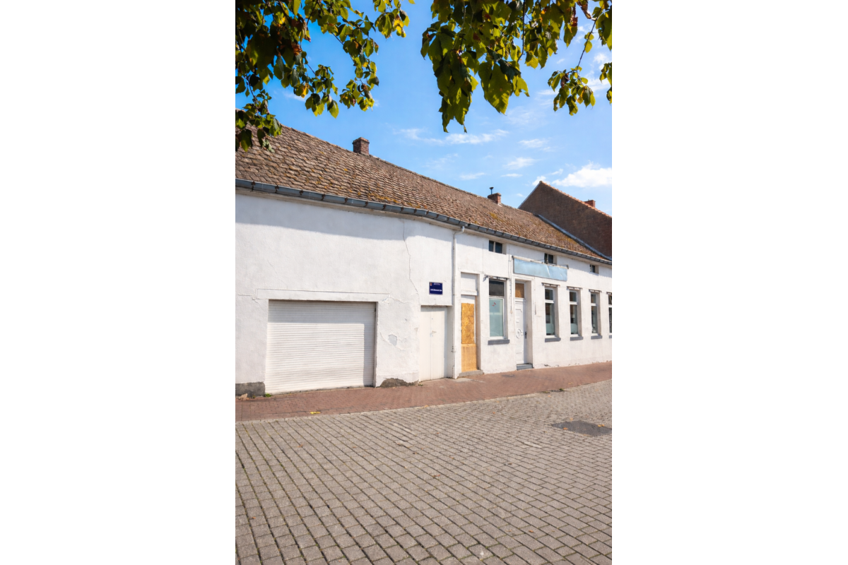 Handelszaak te  koop in Geraardsbergen 9500 165000.00€  slaapkamers 290.00m² - Zoekertje 695416