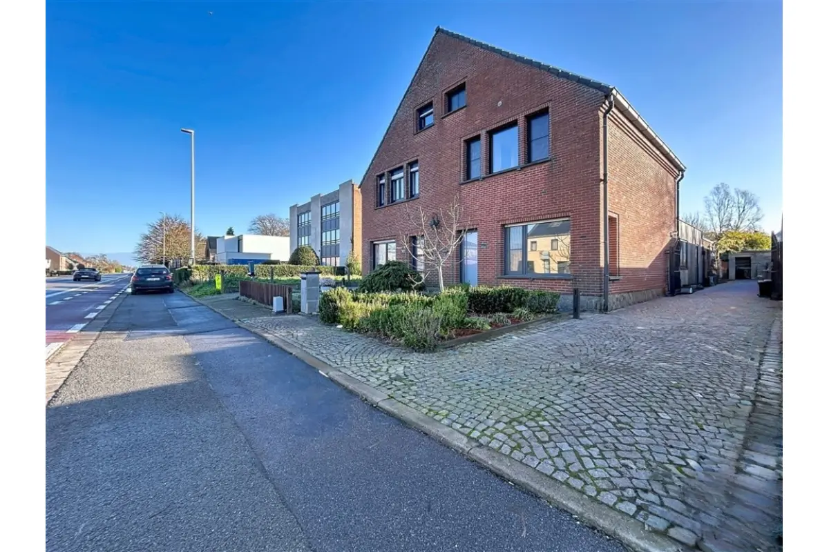 Huis te  koop in Sint-Niklaas 9100 419000.00€ 4 slaapkamers 234.00m² - Zoekertje 696726