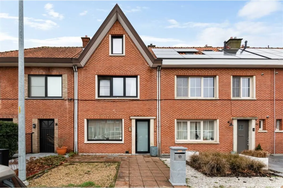 Huis te  koop in Sint-Niklaas 9100 325000.00€ 3 slaapkamers 113.00m² - Zoekertje 696774