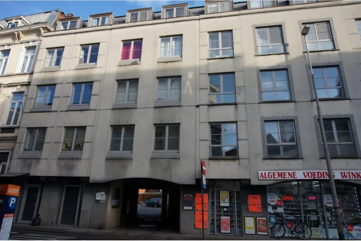 Appartement te  koop in Gent 9000 95000.00€  slaapkamers m² - Zoekertje 702362