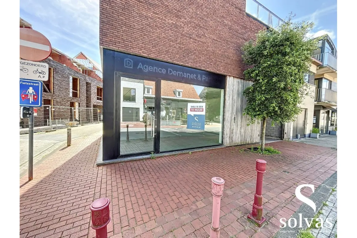 Handelszaak te  huur in Merendree 9850 695.00€  slaapkamers 85.00m² - Zoekertje 703313