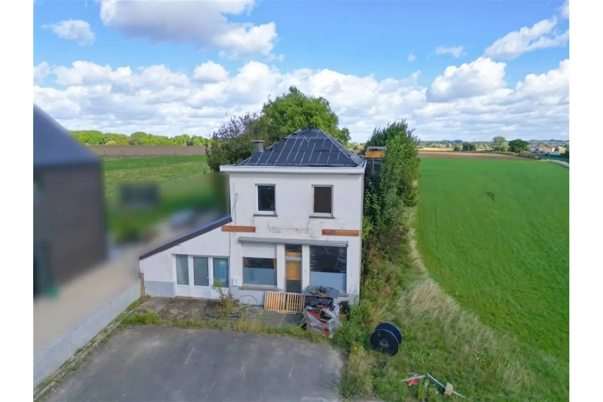 Huis te  koop in Oudenaarde 9700 195000.00€ 4 slaapkamers 225.00m² - Zoekertje 707274