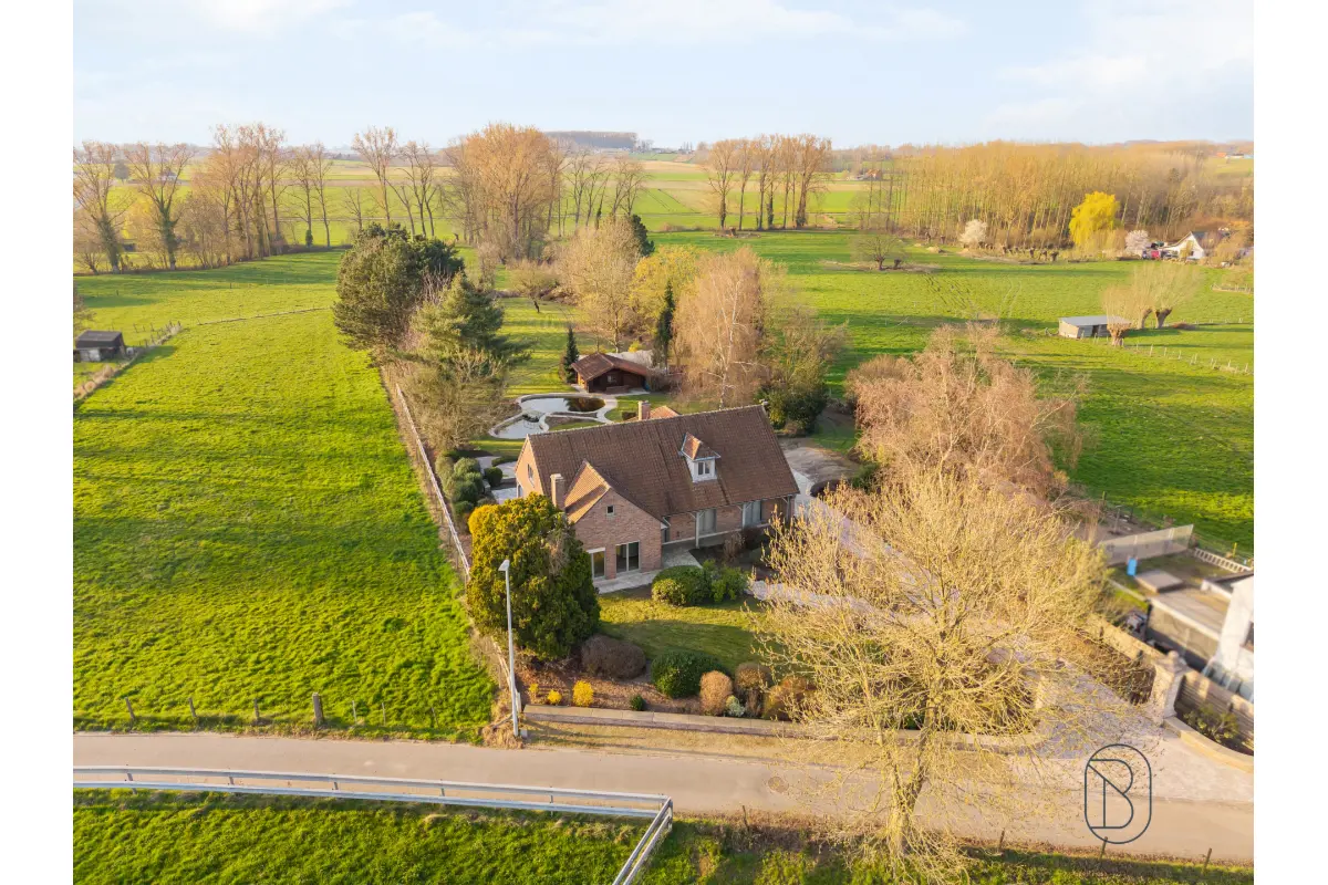 Villa te  koop in Parike 9661 585000.00€ 3 slaapkamers 200.00m² - Zoekertje 709483