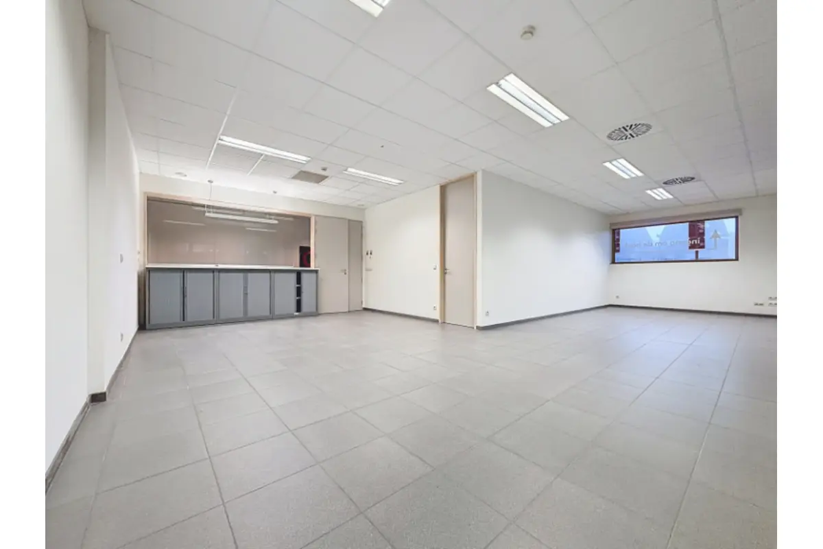 Handelszaak te  huur in Knesselare 9910 550.00€  slaapkamers 55.00m² - Zoekertje 711526