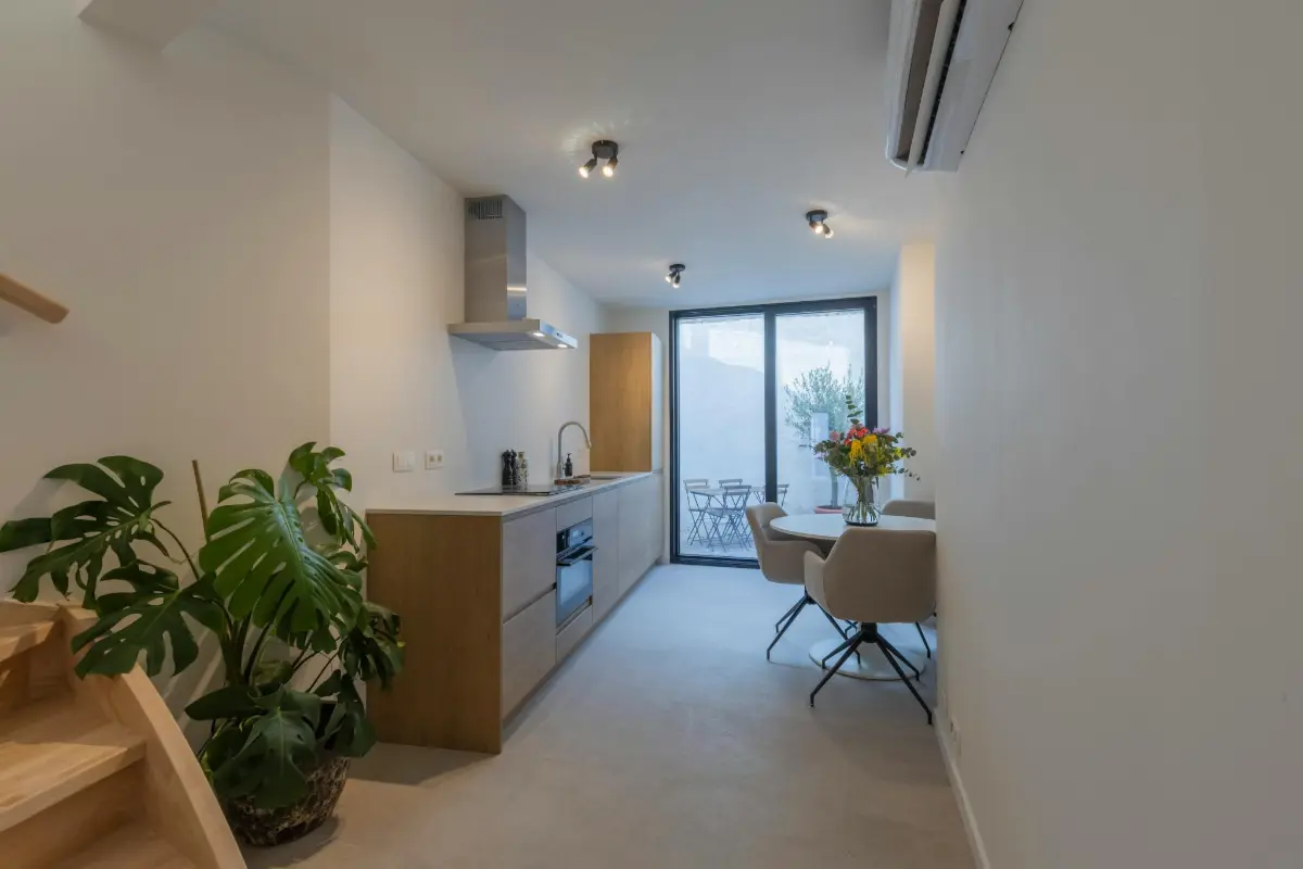 Huis te  huur in Sint-Amandsberg 9040 1950.00€  slaapkamers m² - Zoekertje 711473